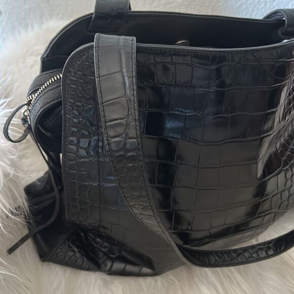 Vince Camuto black  Croc Embossed Leather handbag - Picture 2 of 9